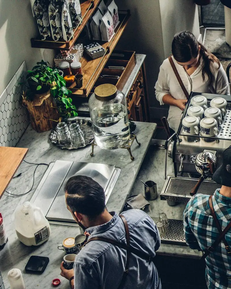 Cafeteria com cozinha e atendimento